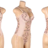 Body rose à fleurs Juliet grande taille, mannequin Body rose à fleurs Juliet grande taille, mannequin