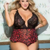 Body rouge et noir décolleté V grande taille Estrella (1)