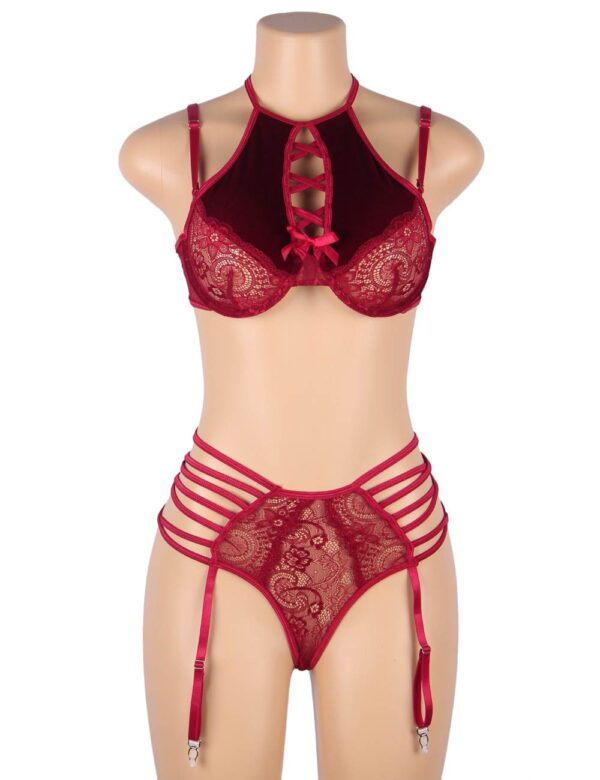 Ensemble dentelle et velours rouge Elna (3) Ensemble dentelle et velours rouge Elna
