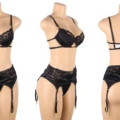 Ensemble soutien gorge et porte-jarretelles bleu grande taille Hazel (3) Ensemble soutien gorge et porte-jarretelles bleu grande taille Hazel (3)