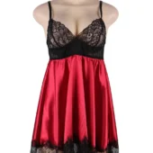 Nuisette ample en satin rouge et dentelle noire