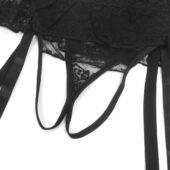 Porte-jarretelles string ouvert frou-frou Noir Jenna (5) Porte-jarretelles string ouvert frou-frou Noir Jenna