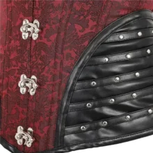 Corset punk rock rouge et cuir clouté Dreamcatcher (vue détail) Corset punk rock rouge et cuir clouté Dreamcatcher (vue détail)