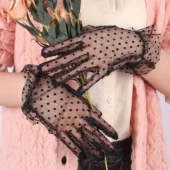 Gants transparents noirs à pois en résille (3)
