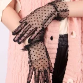 Gants transparents noirs à pois en résille (4)