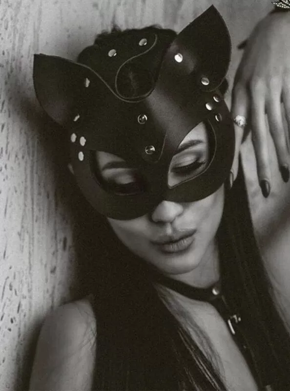 Masque en cuir à oreilles de chat (noir et blanc)