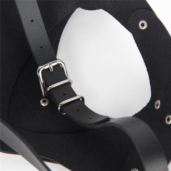 Masque en cuir à oreilles de chat (prise de vue réelle)