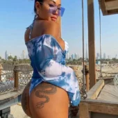 Bikini cache cœur et paréo Farah (profil)