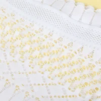 Shorty blanc en dentelle Acacia (zoom sur la dentelle) Shorty blanc en dentelle Acacia (zoom sur la dentelle)