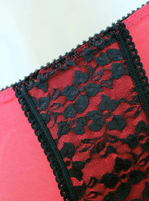 Porte-jarretelles rétro 6 jarretelles rouge et dentelle noire Moulin Rouge (dentelle zoom) Porte-jarretelles rétro 6 jarretelles rouge et dentelle noire Moulin Rouge (dentelle zoom)
