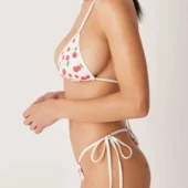 Bikini string blanc imprimé cerises Cherry Bomb (profil) Bikini string blanc imprimé cerises Cherry Bomb (profil)