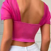 Bustier Fanny rose, vue de dos mettant en valeur la découpe subtile et l’effet corseté.