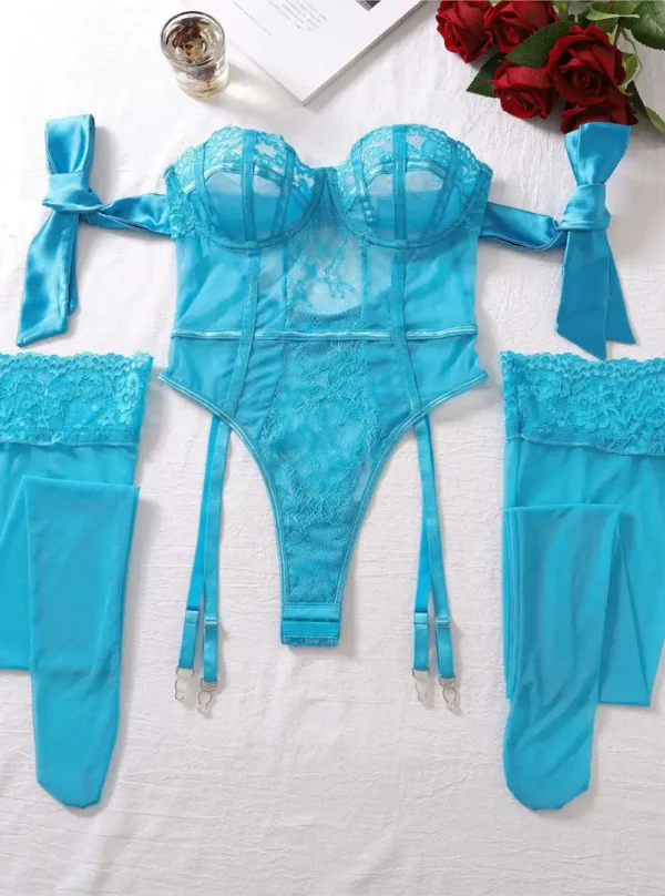 Body jarretelles dentelle bleu ciel – vue avant.