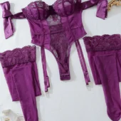 Body jarretelles dentelle violet – vue à plat avant.