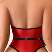 Body rouge résille sexy dos nu – vue de dos.