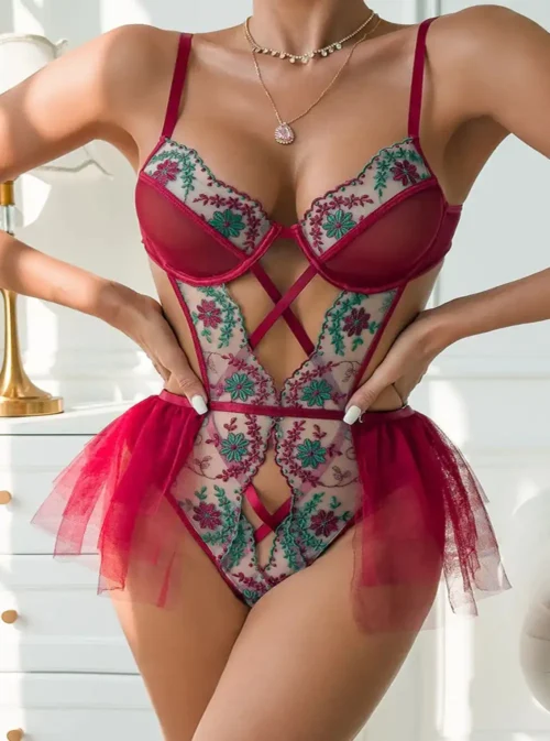 Body sexy brodé rouge avec jupe amovible – vue de face.
