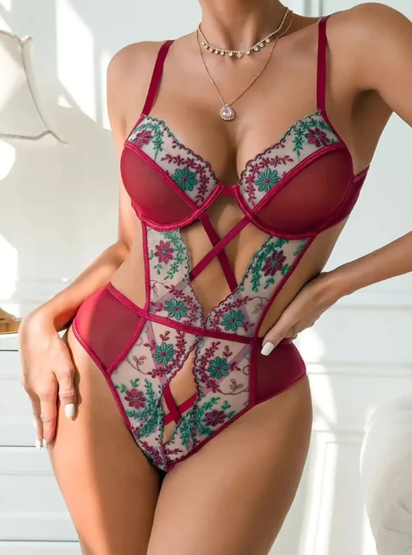 Body sexy brodé rouge avec jupe amovible - Muse Pourpre - sans jupe Body sexy brodé rouge sans jupe – vue avant.
