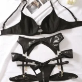Ensemble lingerie cuir avec porte-jarretelles Zélina (6) Ensemble lingerie cuir avec porte-jarretelles Zélina (6)