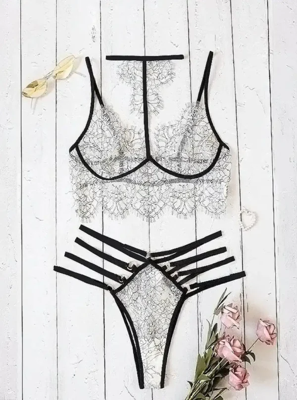 Ensemble lingerie dentelle blanche – Éclat Astrale – produit à plat