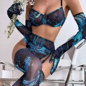 Ensemble lingerie marbré 5 pièces bleu Ensemble lingerie marbré bleu complet avec gants et bas assortis.