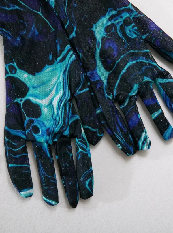 Ensemble lingerie marbré 5 pièces bleu -zoom gants Détail des gants assortis de l’ensemble lingerie marbré bleu.