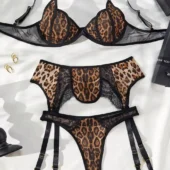 Ensemble lingerie léopard trois pièces à plat, vue avant — Shivaleecious