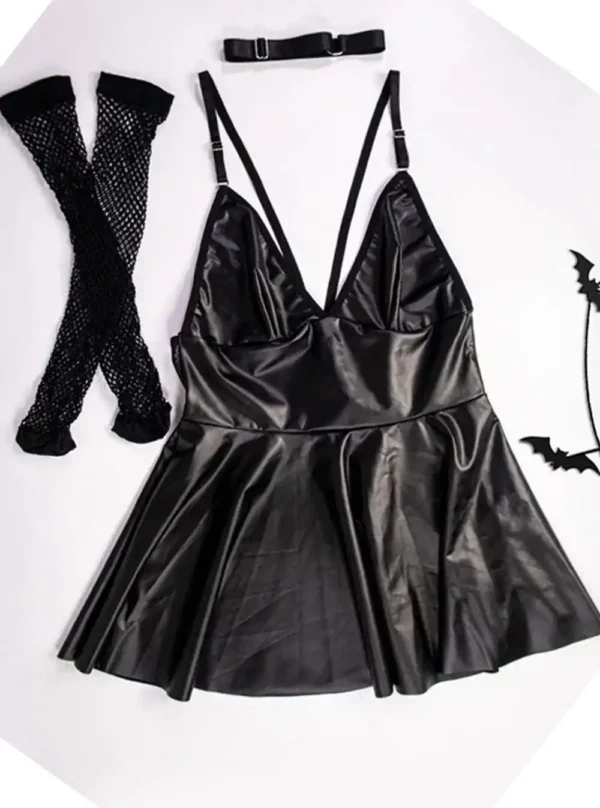 Robe en cuir noire coupe large Dorélia (avec bas résilles) Robe en cuir noire coupe large Dorélia (avec bas résilles)