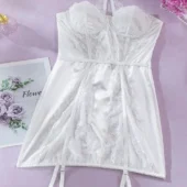 Robe lingerie de mariage satin & dentelle - produit à plat robe lingerie de mariage blanche posée à plat