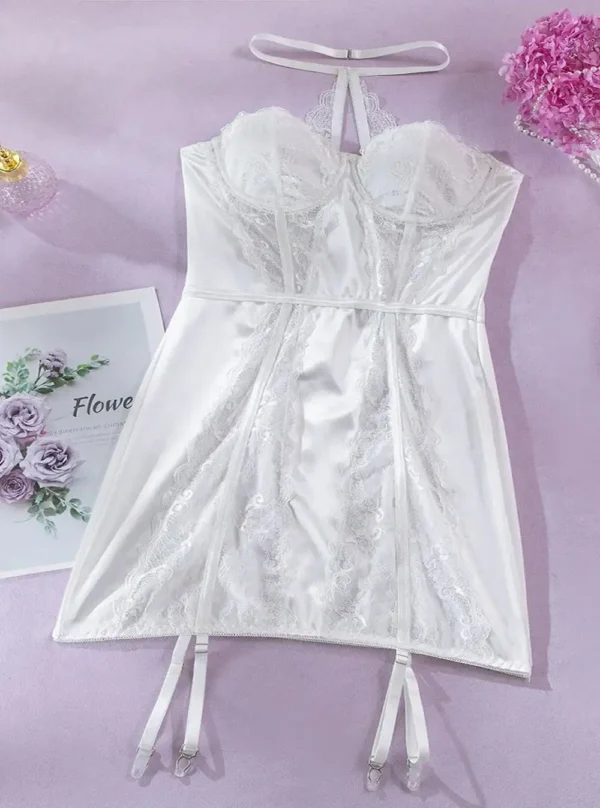 Robe lingerie de mariage satin & dentelle - produit à plat robe lingerie de mariage blanche posée à plat