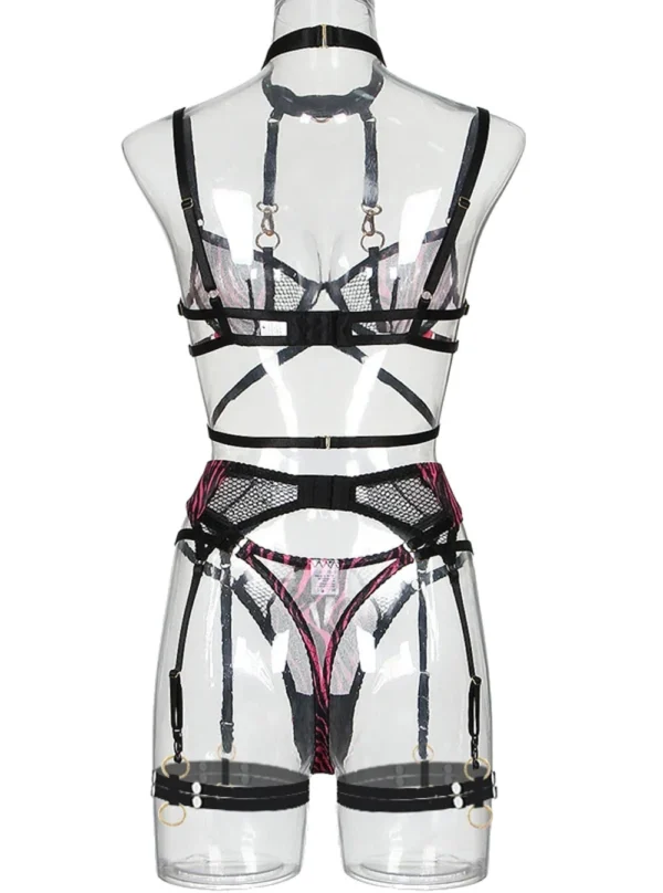 Ensemble zébré rose porté sur mannequin, vue de dos — Shivaleecious