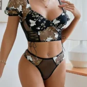 Ensemble lingerie broderie manches courtes esprit corseté