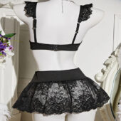 Ensemble lingerie sexy jupe dentelle et nœuds noir - mannequin arrière Ensemble lingerie sexy noir sur mannequin, vue arrière