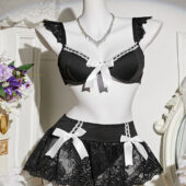 Ensemble lingerie sexy jupe dentelle et nœuds noir - mannequin avant Ensemble lingerie sexy noir sur mannequin, vue avant.