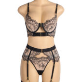 Ensemble soutien-gorge dentelle porte-jarretelles noir et blanc Aurélia (4) Ensemble soutien-gorge dentelle porte-jarretelles noir et blanc Aurélia