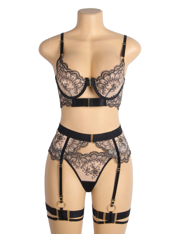 Ensemble soutien-gorge dentelle porte-jarretelles noir et blanc Aurélia (4) Ensemble soutien-gorge dentelle porte-jarretelles noir et blanc Aurélia