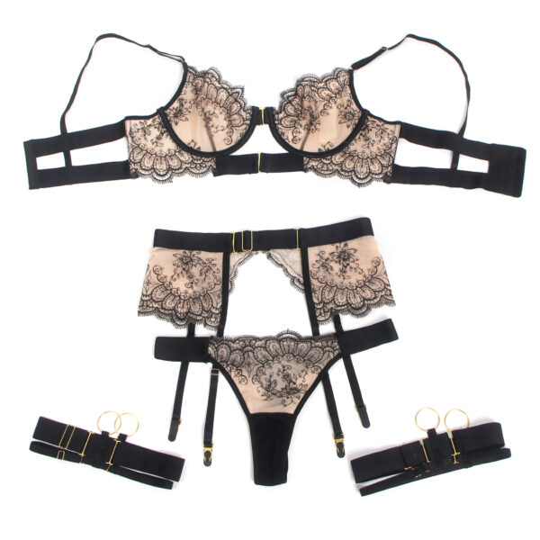 Ensemble soutien-gorge dentelle porte-jarretelles noir et blanc Aurélia (5) Ensemble soutien-gorge dentelle porte-jarretelles noir et blanc Aurélia