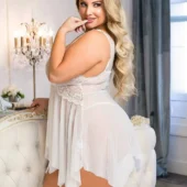 Nuisette blanche transparente ouverte devant