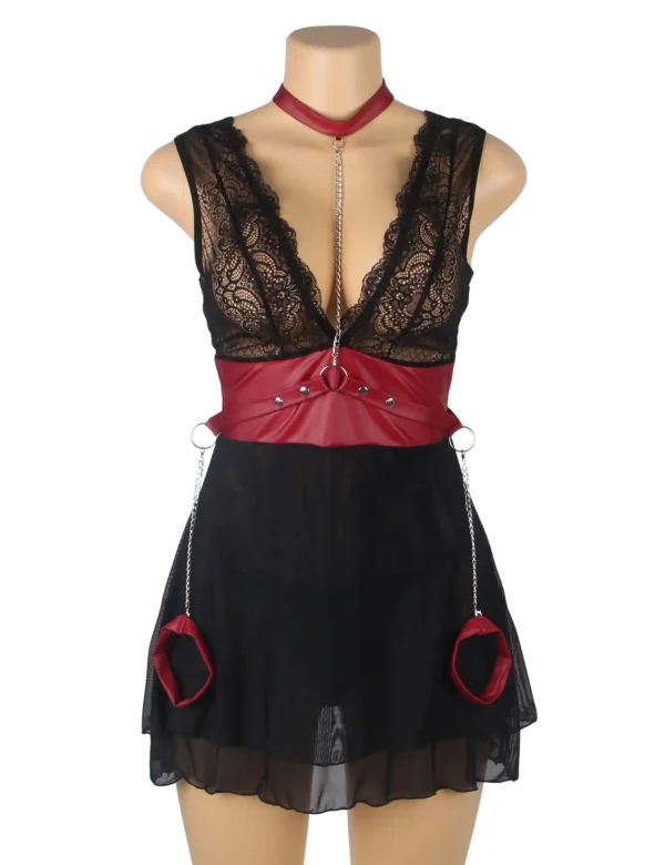 Nuisette noire à harnais rouge et chaînes (5) Nuisette noire à harnais rouge et chaînes