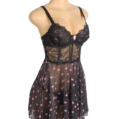 Nuisette noire à motifs cœurs roses (3) Nuisette noire à motifs cœurs roses
