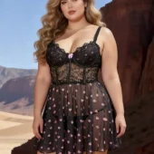 Nuisette noire à motifs cœurs roses (8) Nuisette noire à motifs cœurs roses