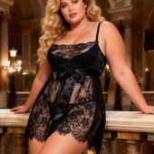 Nuisette noire en dentelle à grand nœud satiné grande taille (1) Nuisette noire en dentelle à grand nœud satiné